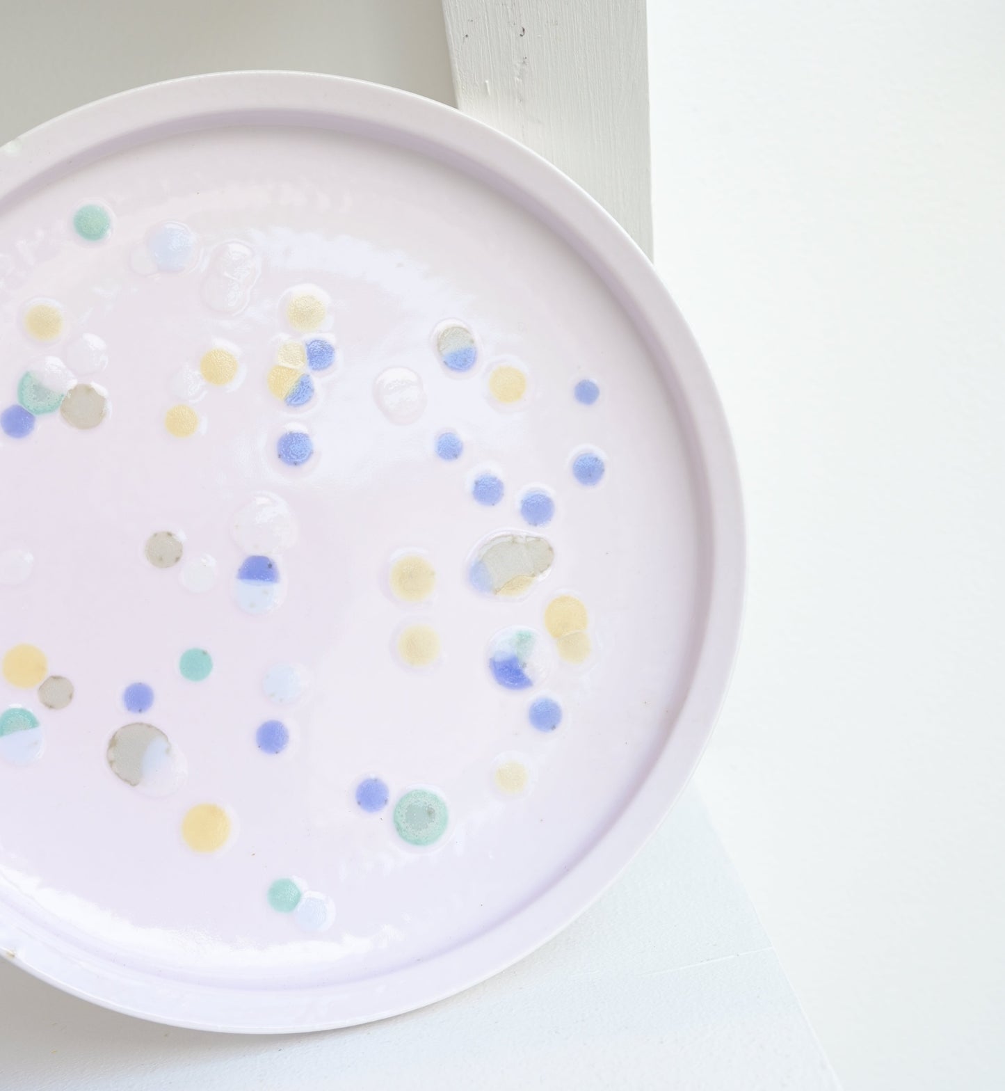 Attua Aparicio: Culture plate Pink