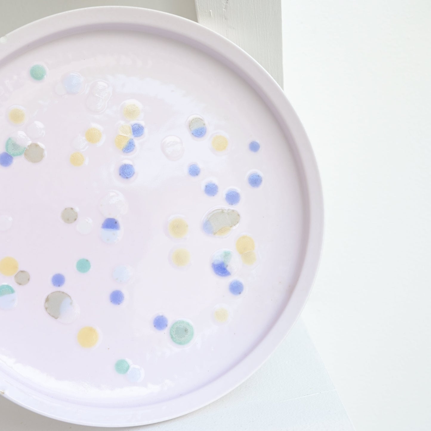 Attua Aparicio: Culture plate Pink